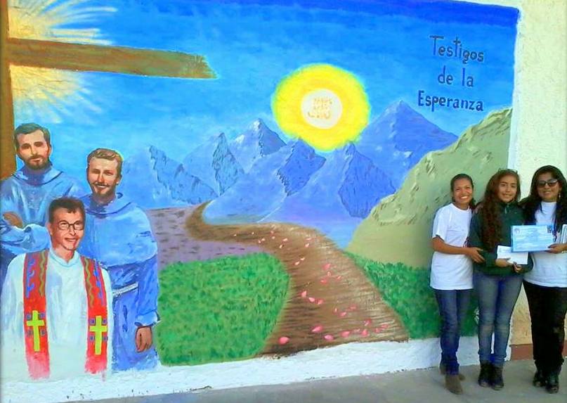 Alumna del colegio Santa Rosa ganó concurso de murales en honor a los mártires en Chimbote