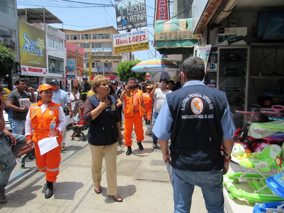 Chimbote: autoridades verifican conexiones eléctricas en locales previo a Navidad y Año Nuevo