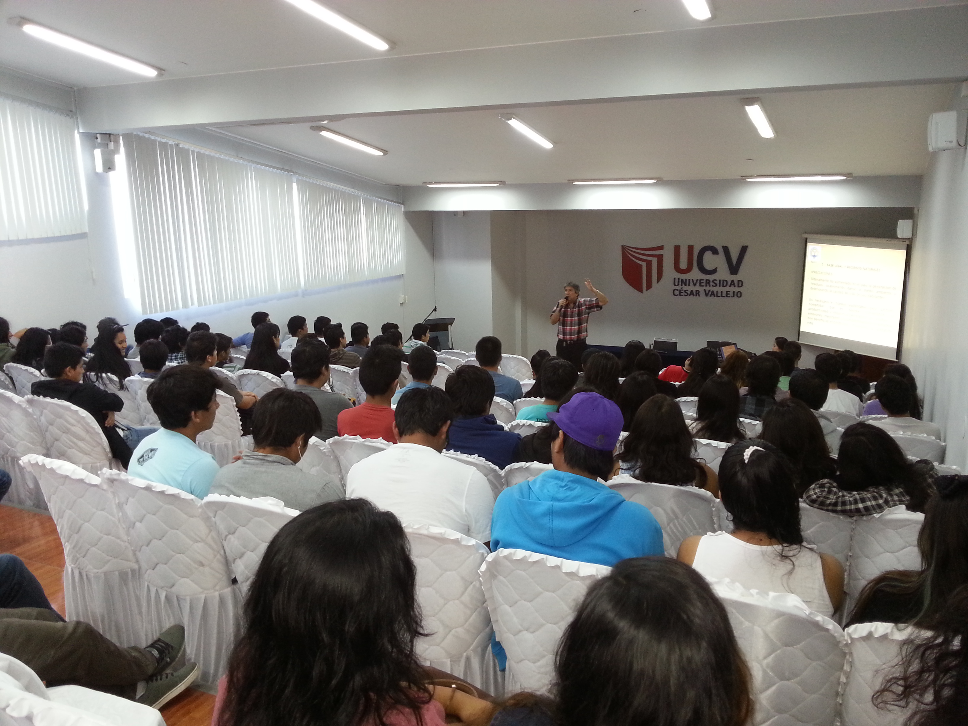 Ingeniería Civil de UCV realiza conferencia sobre el medio ambiente
