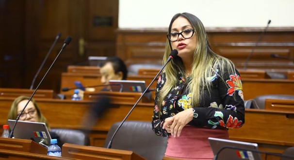  Asesor de congresista Cheryl Trigozo estuvo preso por terrorismo 