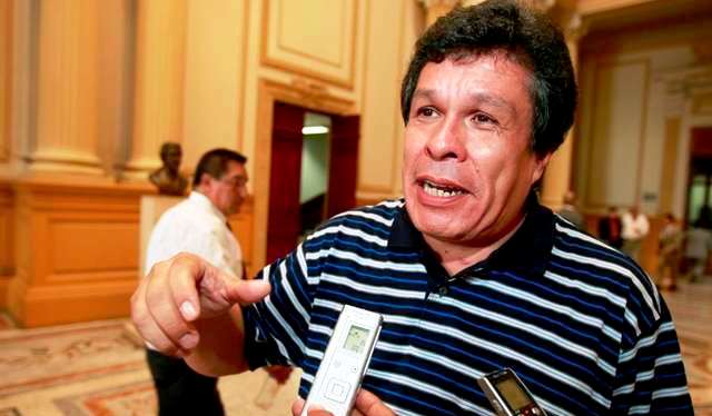 Benítez dice que Comisión de Ética comete un tremendo abuso y atropello en su contra