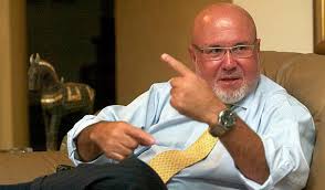 Congresista Bruce impacta en círculos social y político al reconocer su homosexualidad