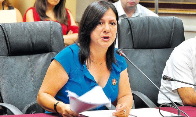 Juicio a congresista López Córdova se dilata por indecisión de fiscales