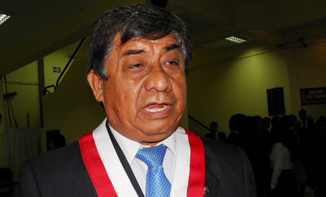 Congresista Crisólogo invoca a médicos a levantar huelga en Ancash