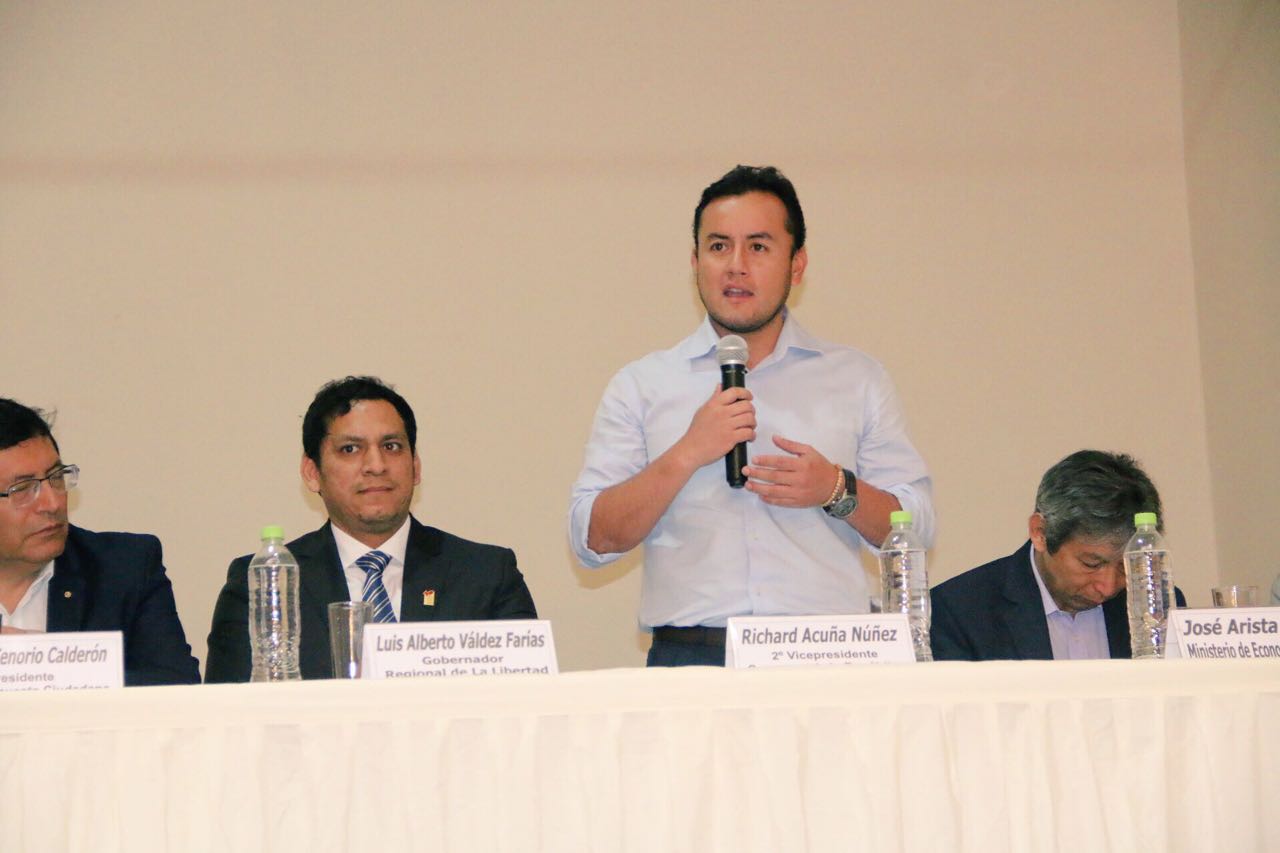 Richard Acuña atribuye a centralismo paralización de obras en el interior del país