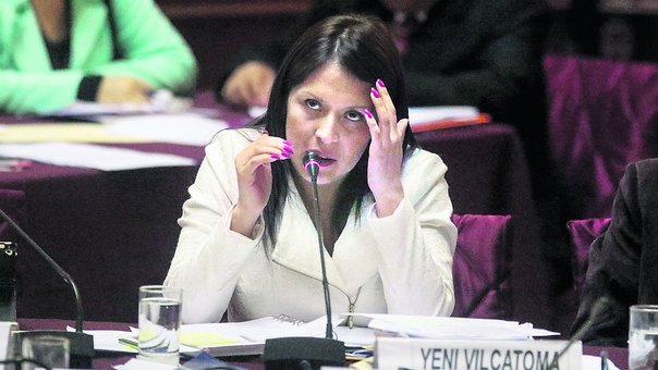Congresista Yeni Vilcatoma evalúa renunciar a Fuerza Popular