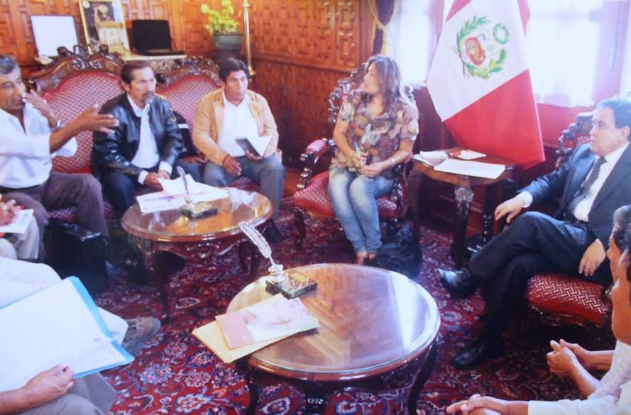 Agricultores se reunieron con congresista Otárola buscando solución a desborde del río Santa