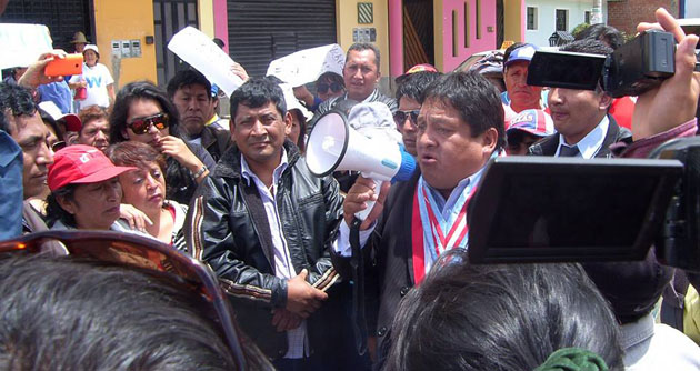 Actual presidente regional habría ofrecido UGELs y redes de Salud a consejeros que apoyen vacancia de Waldo Ríos