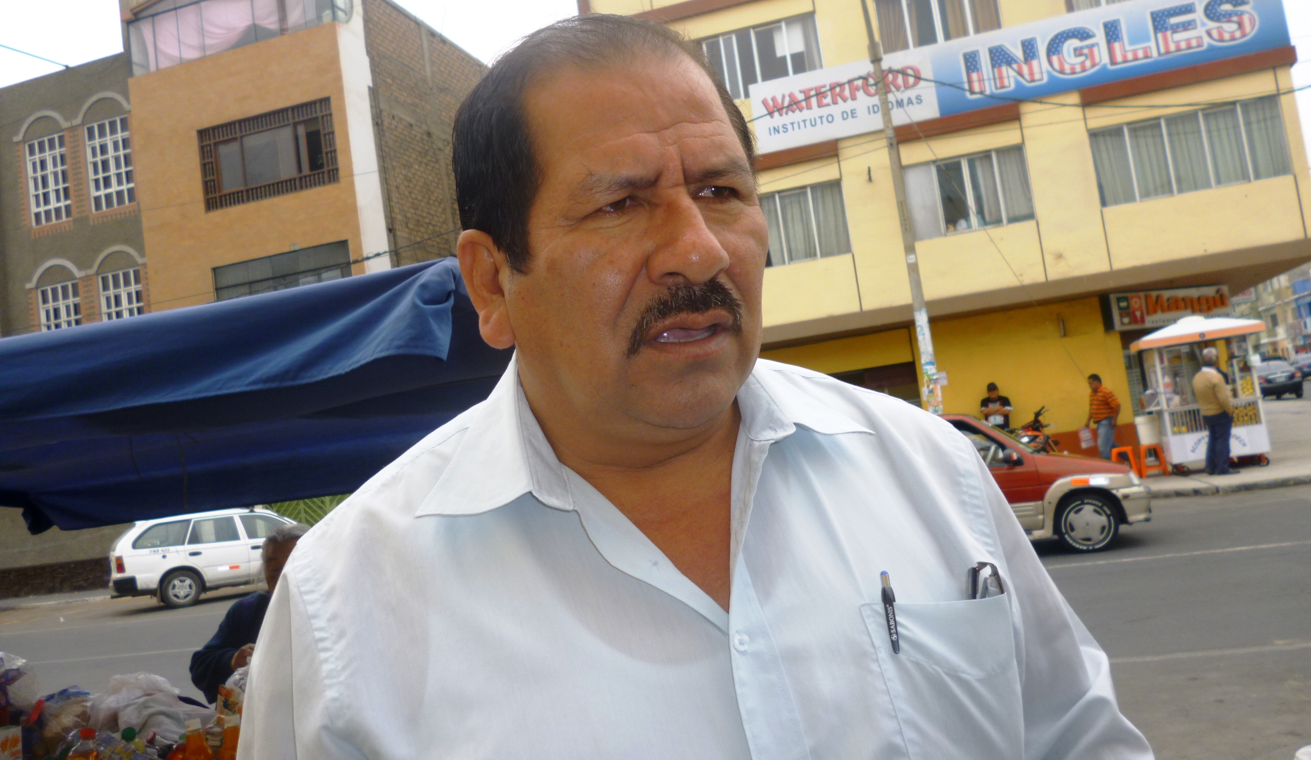  Trabajadores estatales buscarán ser incluidos en presupuesto 2014