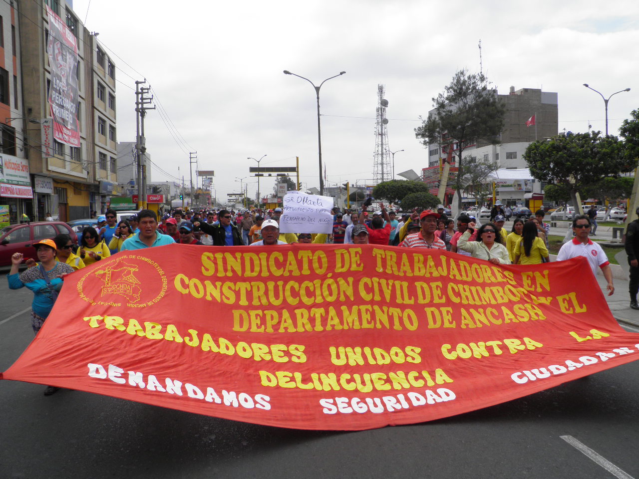 Chimbote: obreros de construcción civil marchan por la paz y contra la inseguridad 