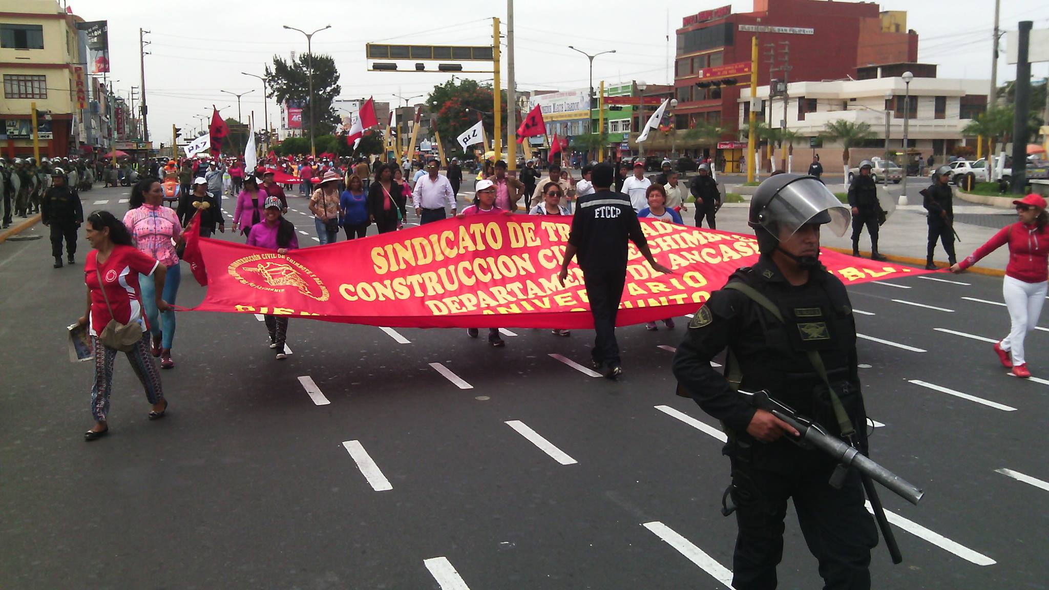 Chimbote: obreros de construcción civil rechazan que se estén oponiendo a la paz laboral 