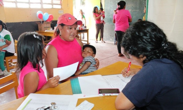 Alumnos de UCV-Chimbote realizaron campaña médica en Cascajal