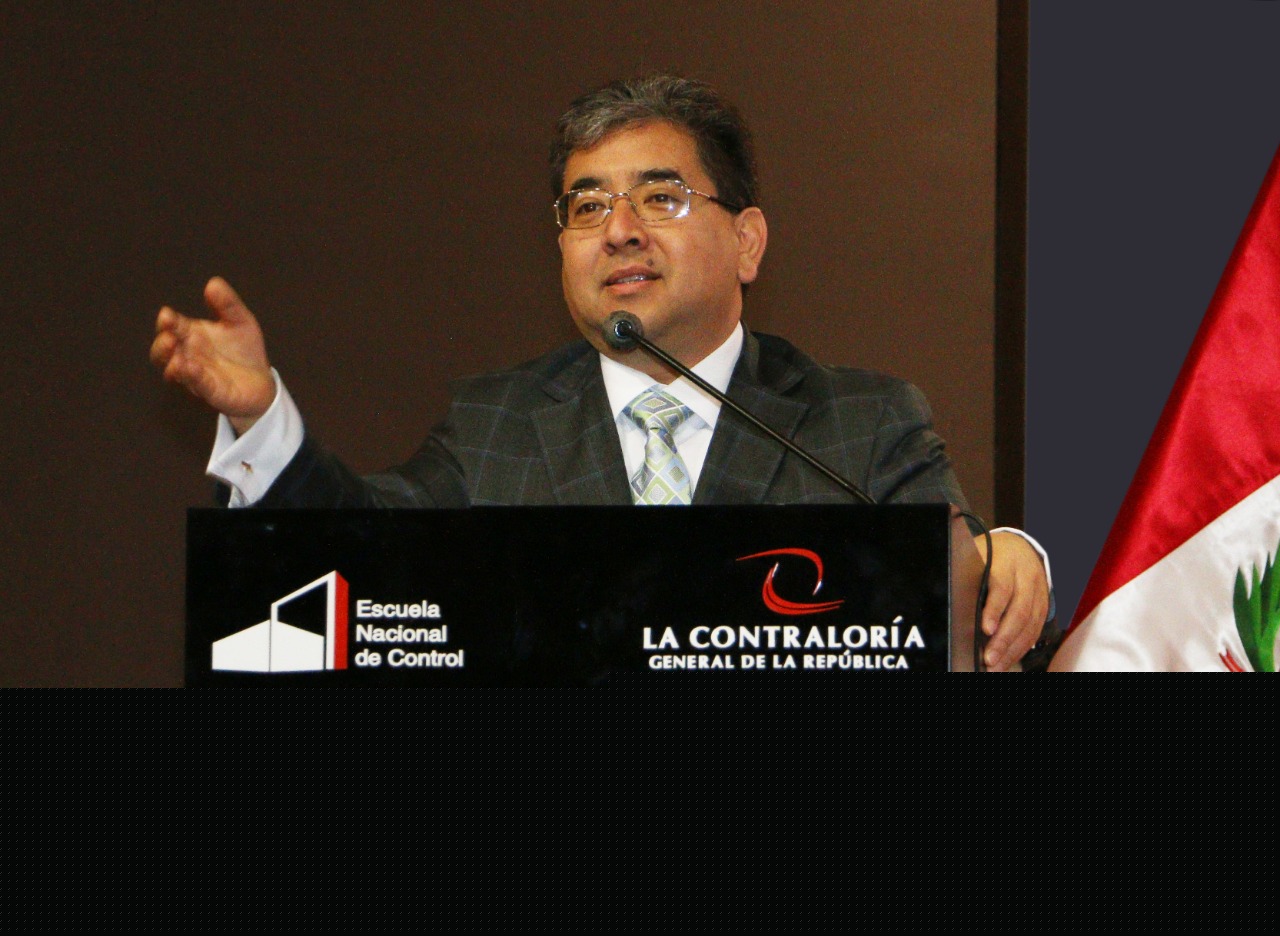 Contralor Shack: “Todos los peruanos debemos comprometernos a luchar contra la corrupción”