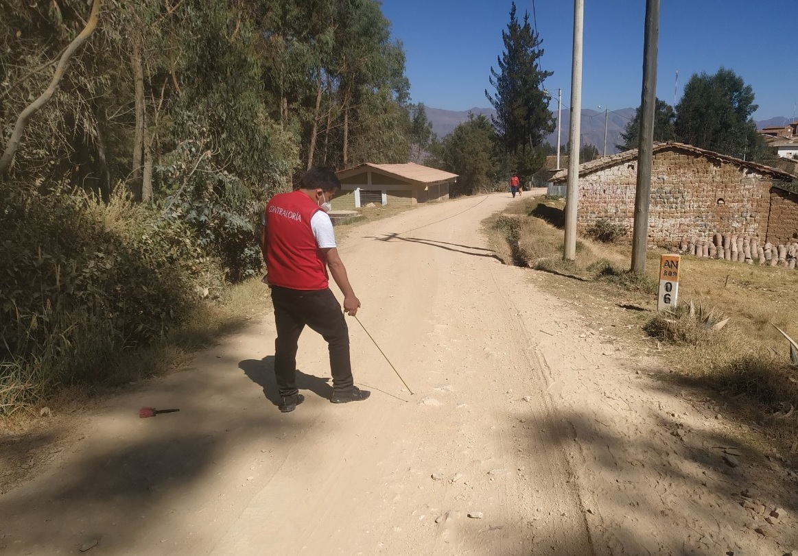 Mejoras de alumbrado público en zona central de av. Pardo tiene avance del 40%