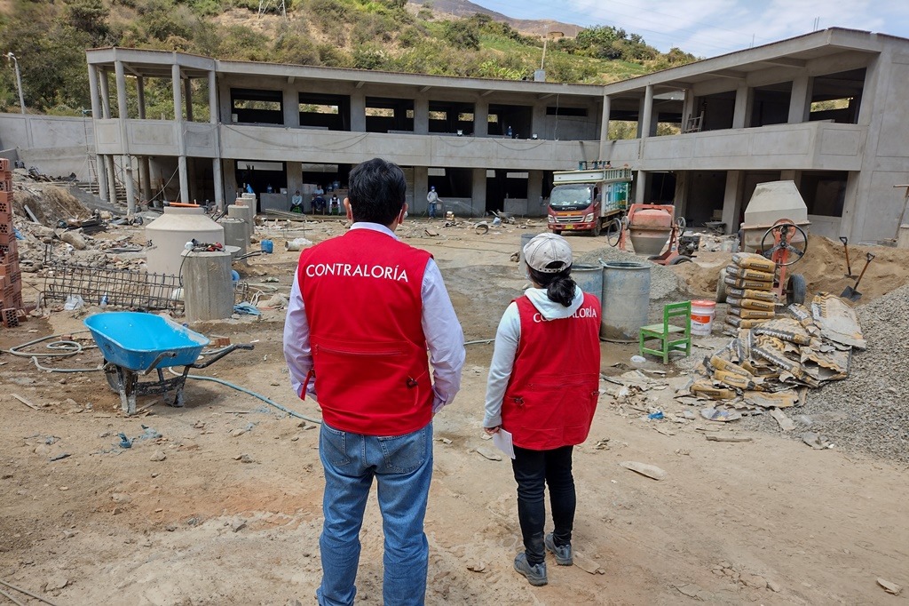 Contraloría alerta sobre presuntas irregularidades en obra de reconstrucción de colegio en Macate