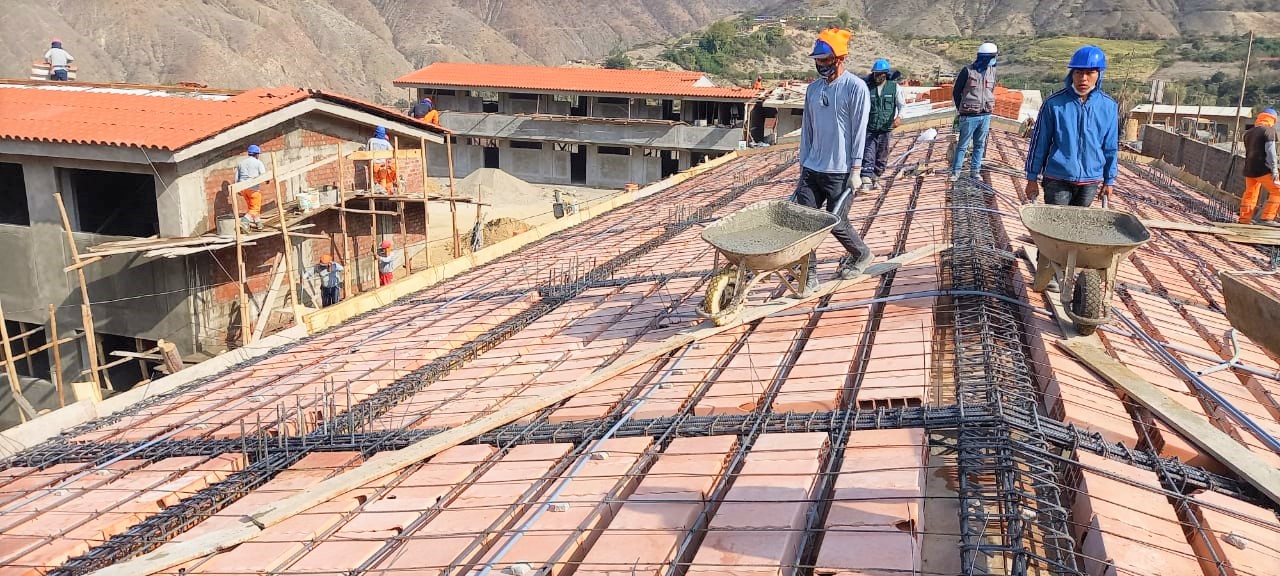 Empresas supervisarán reconstrucción de 74 colegios y 3 hospitales en regiones, también en Áncash