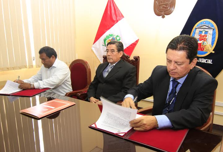 Pallasca: firman convenio a favor de programa de jueces de paz escolares