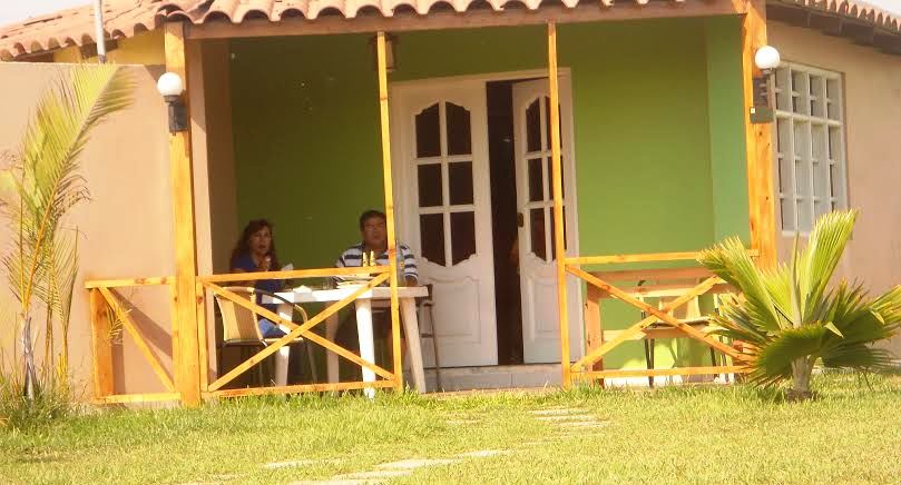 Escándalo: Publican fotos de coronel Aguilar y una fiscal en búngalo