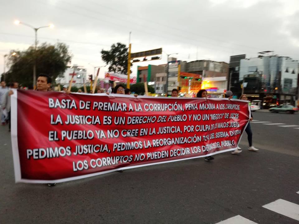 Chimbotanos salen a las calles para marchar contra la corrupción 