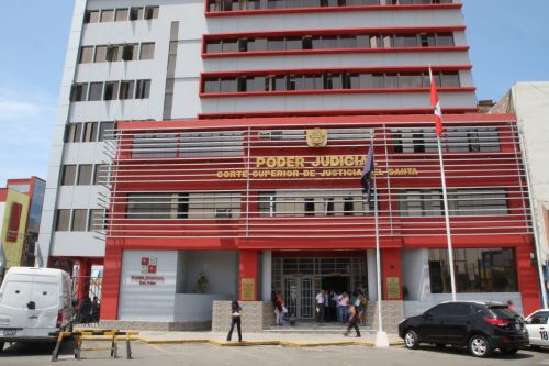 Suspenden por seis meses a servidora judicial de Pallasca por pedir dinero a litigantes