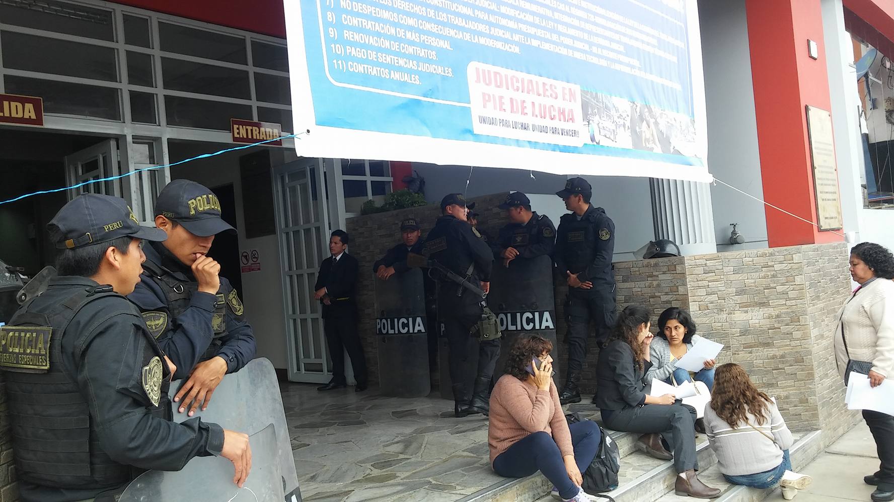 Trabajadores de la Corte del Santa no temen a descuentos y seguirán con su huelga nacional