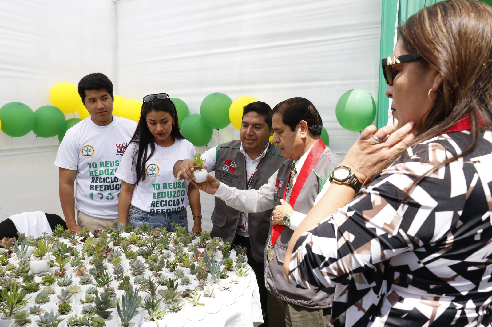 Corte Superior de Justicia del Santa realizó IX Feria de Ecoeficiencia en frontis de la Sede Central 