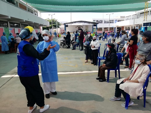 Defensoría : Urge mejorar estrategia de comunicación durante proceso de vacunación