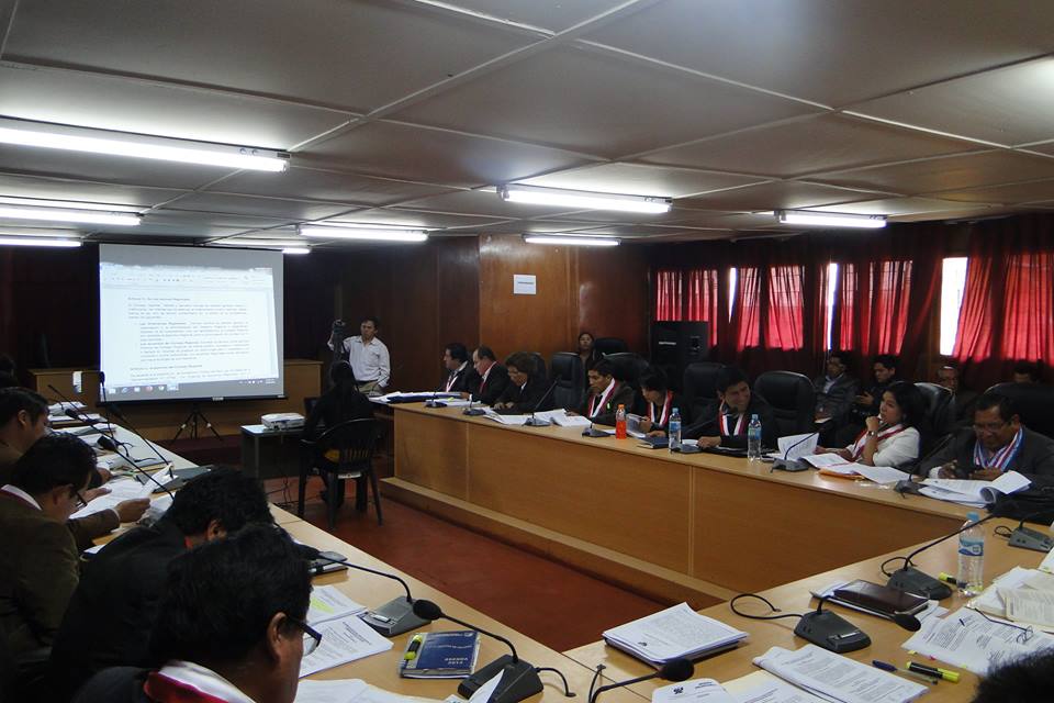 Gerentes y funcionarios desfilan por el pleno de Consejo Regional de Áncash 