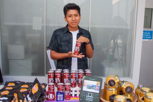 Presentan creativos inventos de jóvenes de Beca 18