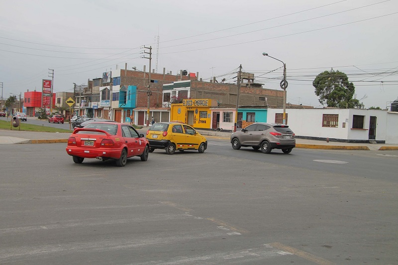 Vecinos de “San Juan” saludan instalación de semáforos en el llamado “Cruce de la muerte” en Pardo