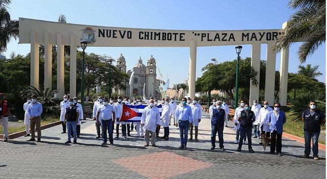 Llegan 27 médicos y enfermeros cubanos a Áncash para ayudar a combatir el Covid-19