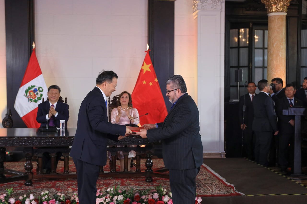 Firman importante convenio con Grupo de Medios de China para promover la cultura peruana en el mundo