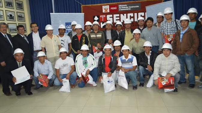 Chimbote: Unos 100 maestros albañiles concluyeron curso de especialización