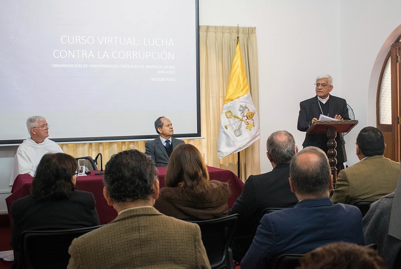Presidente de la CEP presenta curso sobre lucha contra la corrupción