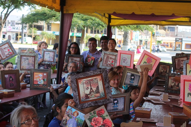 Chimbote: 120 personas con habilidades diferentes culminaron con éxito curso de manualidades en Trupán