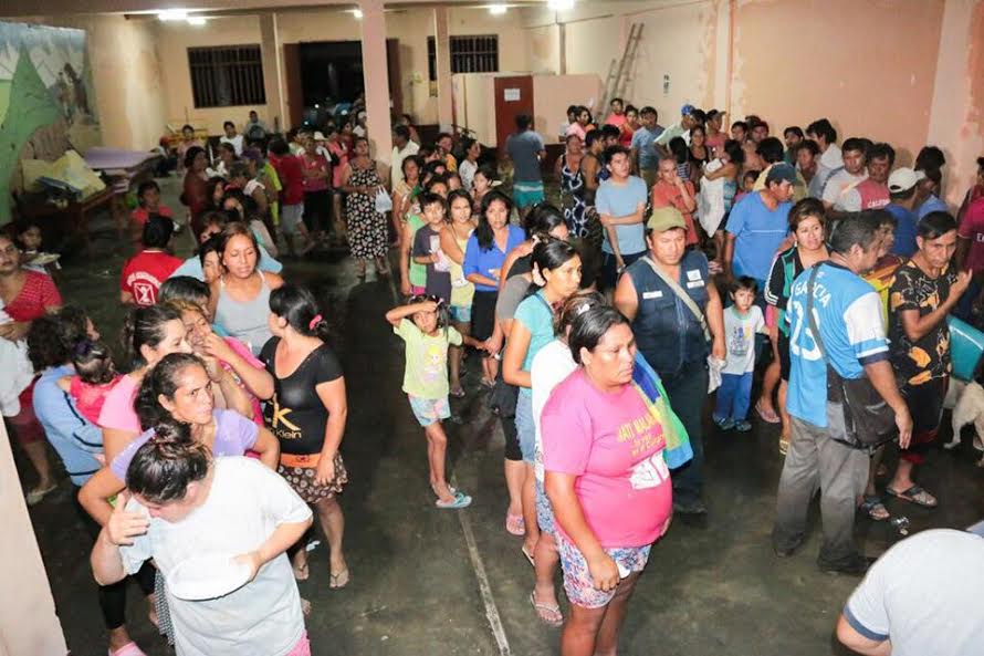 Damnificados por lluvias en Nuevo Chimbote reciben apoyo de la municipalidad y del  sector privado