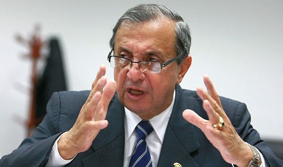 Mora pide que notaría de cuñada del presidente del Congreso sea investigada