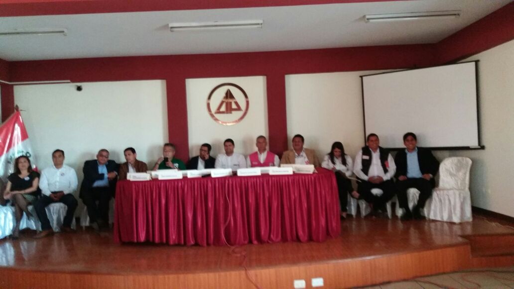 Quince candidatos a la alcaldía de Nuevo Chimbote participaron en debate del  Sutramun