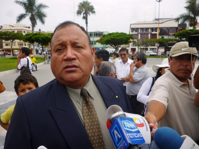 Decano del Colegio de Abogados dice que aumento de sueldo de presidente de Áncash es ilegal