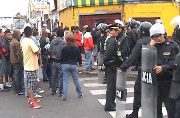  Chimbote: Decomisan zapatillas de marcas reconocidas por monto de S/. 54 mil 400 soles   