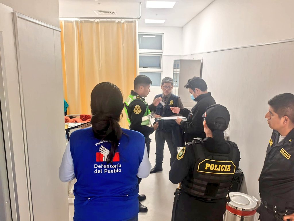 Separan a médico y obstetra por caso de una paciente que dio a luz en pasillo del Hospital de Yungay