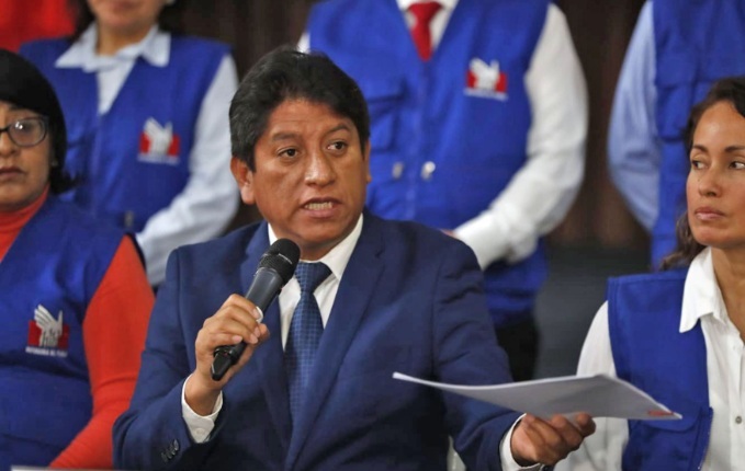 Defensor pide que TC priorice medida cautelar para suspender efectos de Ley 32330