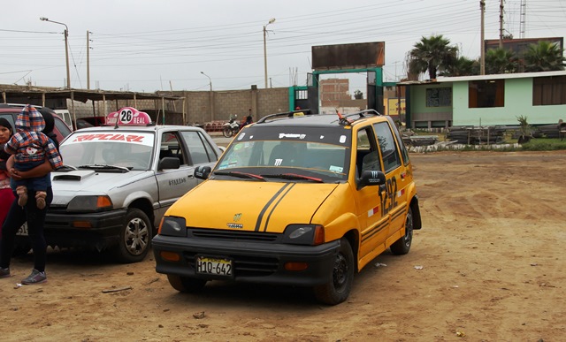 Tres delincuentes cayeron en manos de la policía cuando extorsionaban a taxista