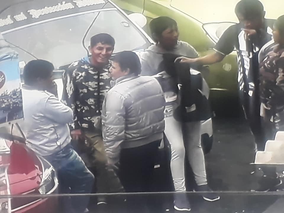 Detienen a conocidos arrebatadores de celulares por el centro de Chimbote