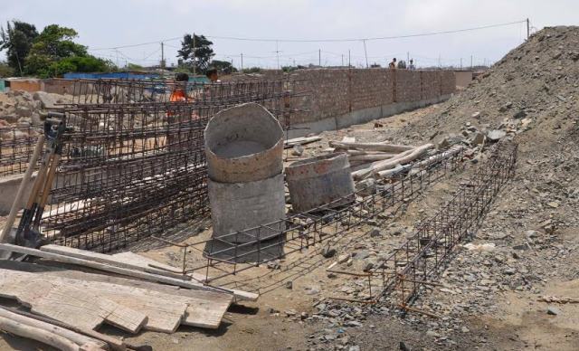 Municipio de Nuevo Chimbote desaloja a invasores en "Villa María"