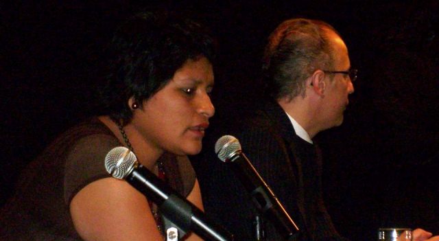 Poeta local Denisse Vega participa en Festival de Poesía en China