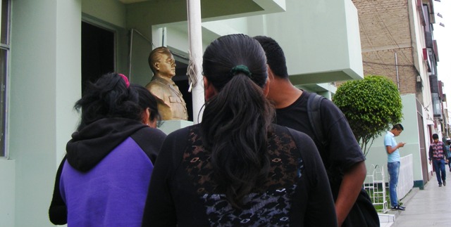 Traficantes de terrenos bajo amenazas piden dinero a vecinos en pueblo de Nuevo Chimbote