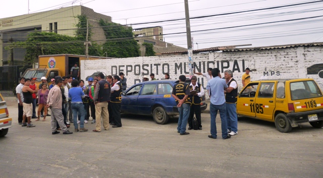 Internan 48 vehículos informales en el depósito municipal