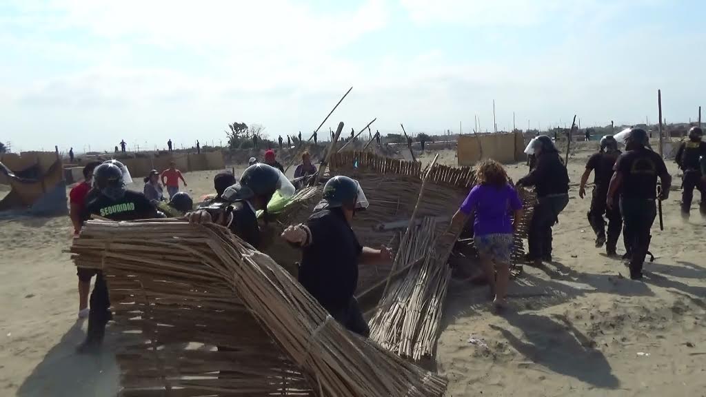 Nuevo Chimbote: desalojan a invasores de terreno destinado para polideportivo