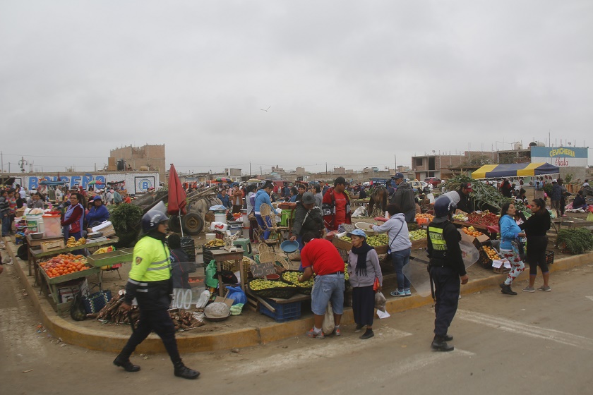Chimbote: MPS despeja calles invadidas por comerciantes en Dos de Mayo